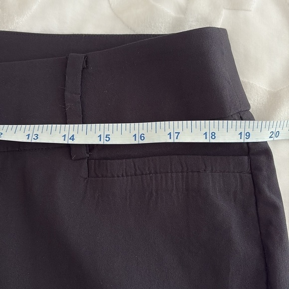 Lane Bryant Black 4 Season Slim Capri Mid Size. Button/ 2 Hook Closure. Size 20 - Picture 10 of 11